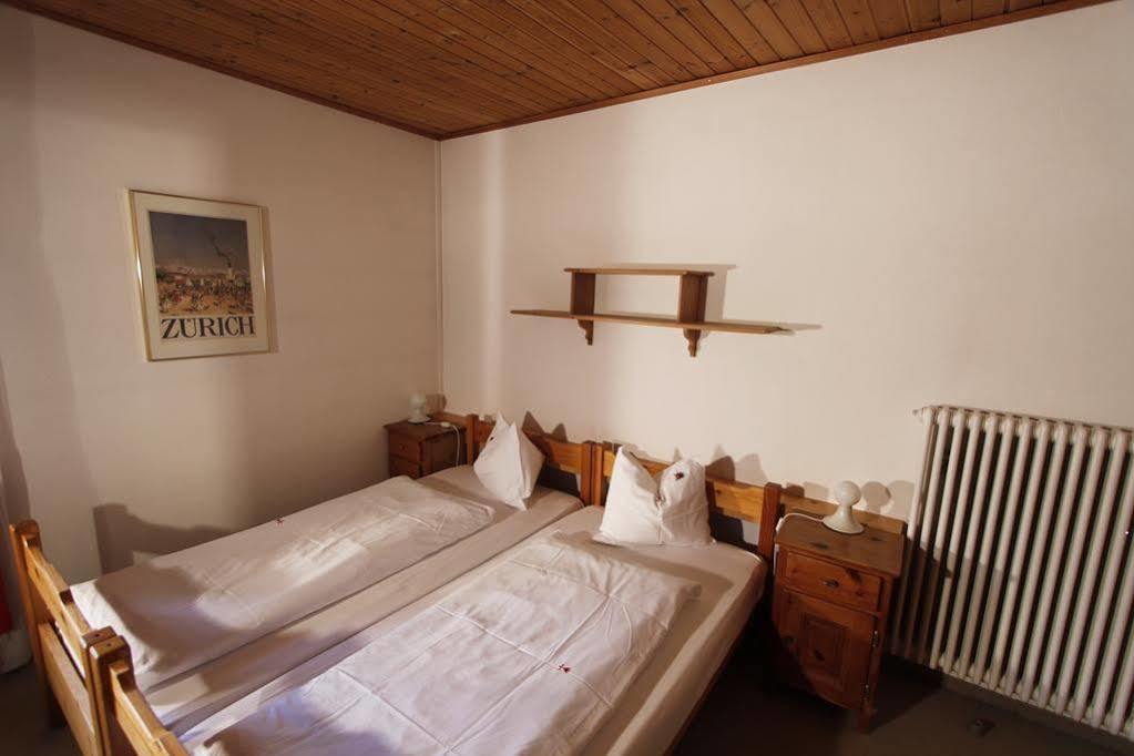 Hotel Veduta Cinuos-Chel Bagian luar foto