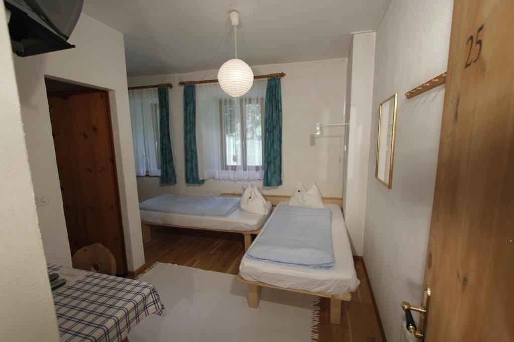 Hotel Veduta Cinuos-Chel Bagian luar foto